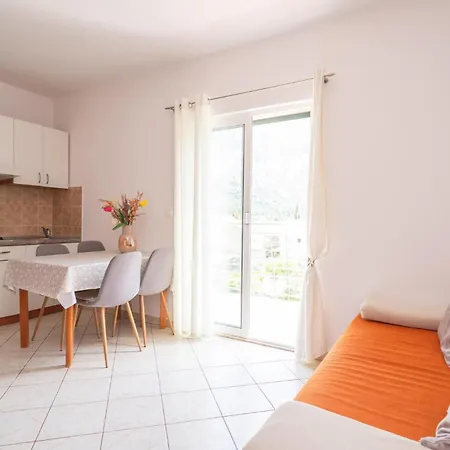 Apartment Awesome In With Jacuzzi *