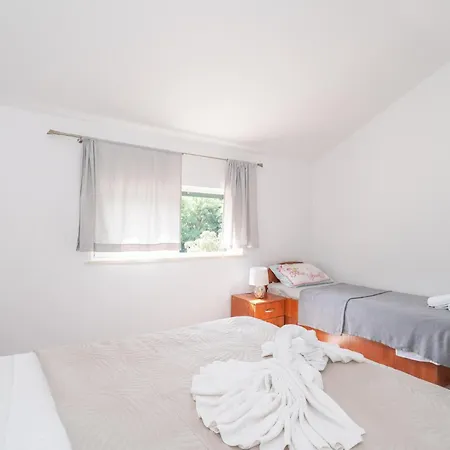 Apartment Awesome In With Jacuzzi Dubrovnik