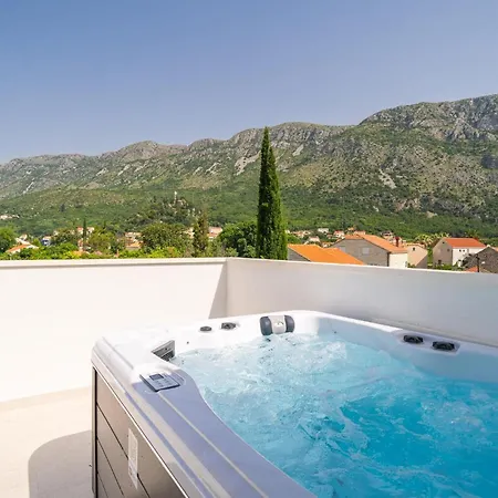 Awesome In With Jacuzzi